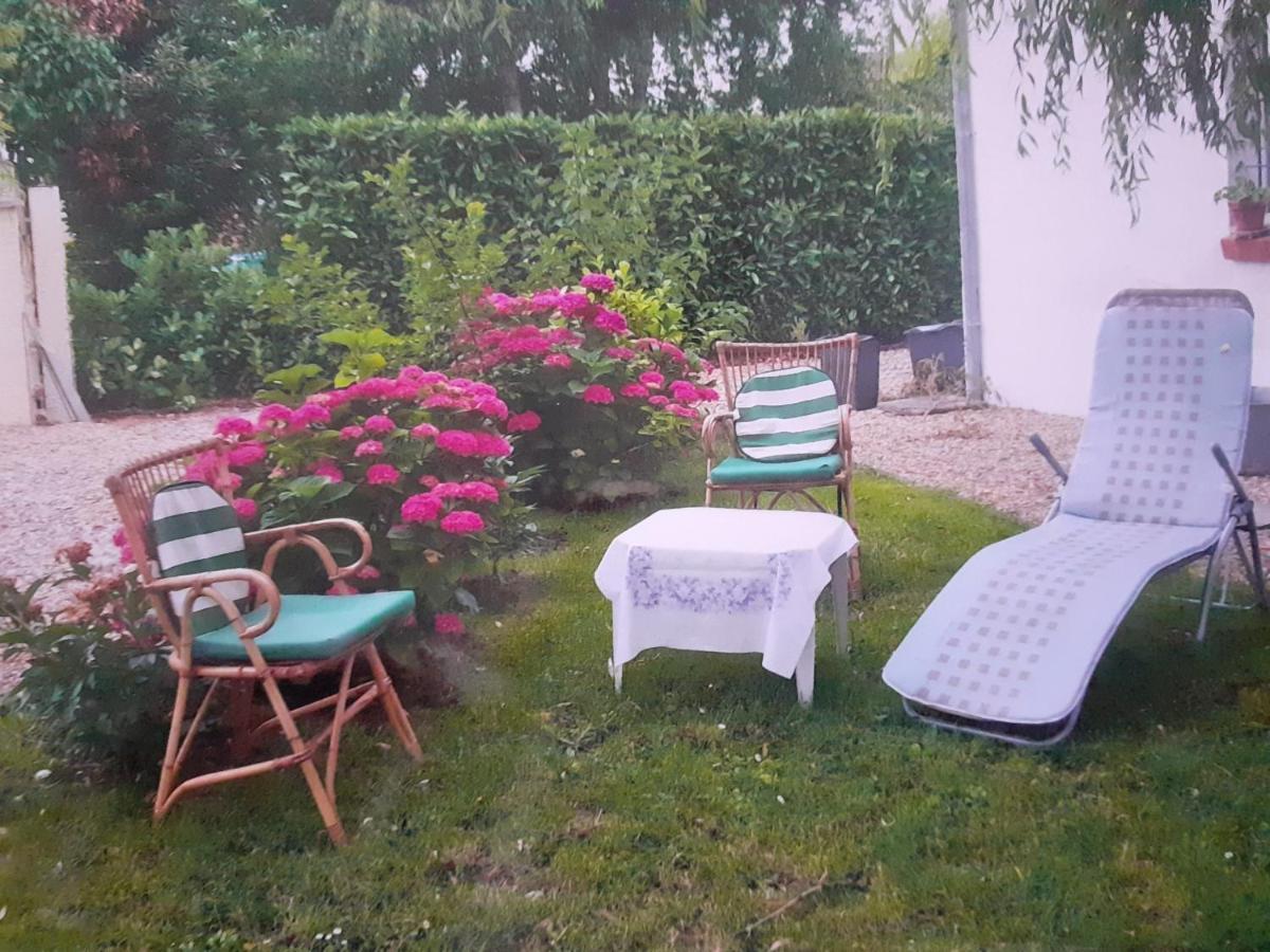 Hotel Peti Kaz Saint-Seurin-sur-l'Isle Exterior foto