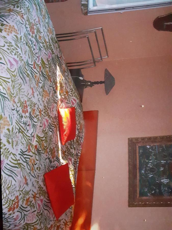 Hotel Peti Kaz Saint-Seurin-sur-l'Isle Exterior foto